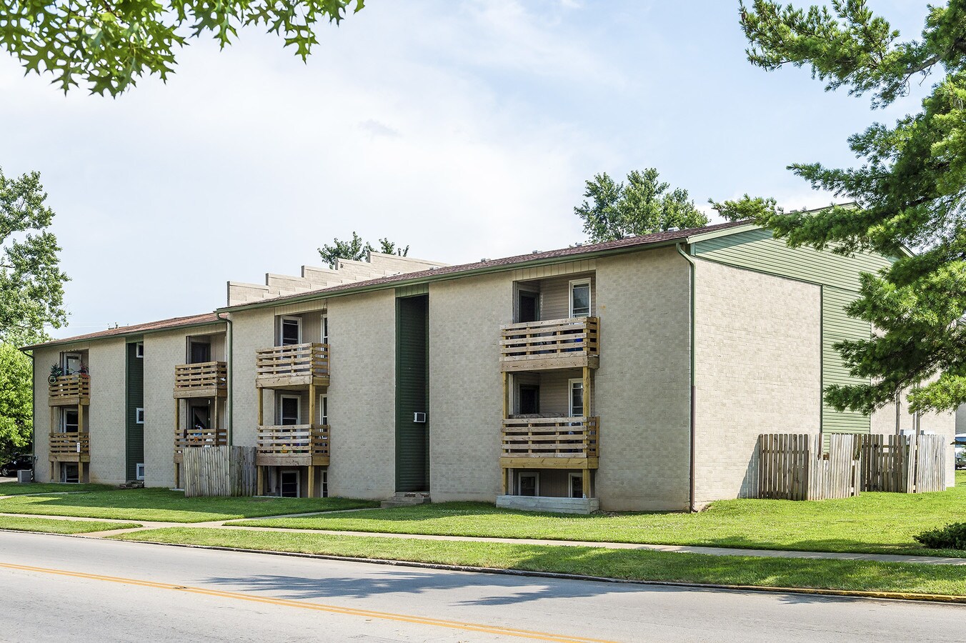 1218 Winburn Dr, Lexington, KY, 40511 Apartment Property For Sale