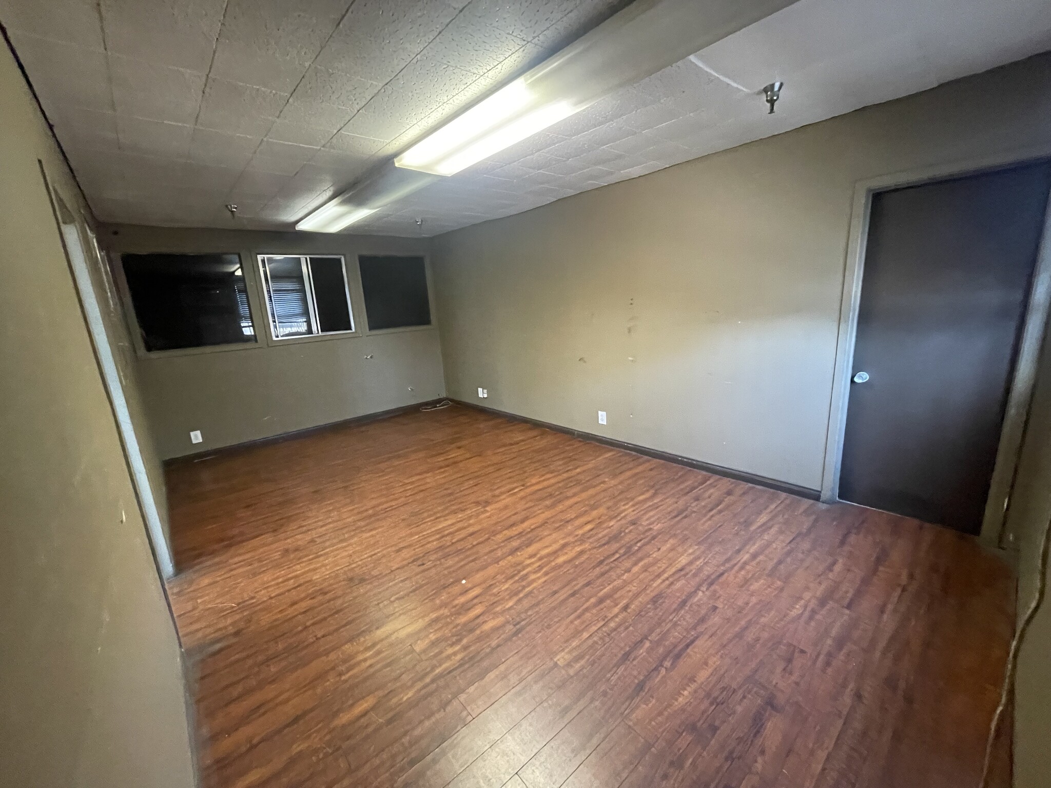 2145-2181 E 25th St, Los Angeles, CA for lease Interior Photo- Image 1 of 16