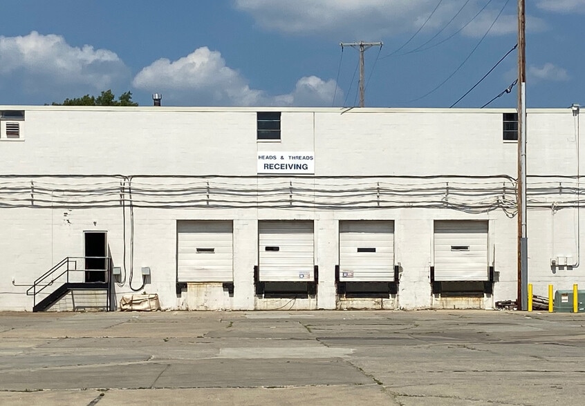 18665-18753 Sheldon Rd, Middleburg Heights, OH for lease - Building Photo - Image 2 of 4