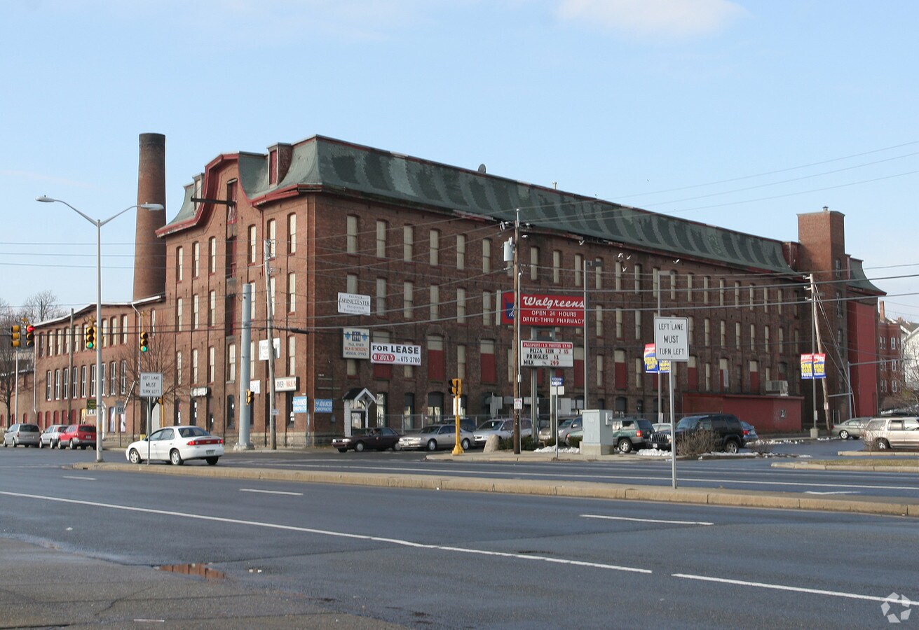 427 Plymouth Ave, Fall River, MA 02721