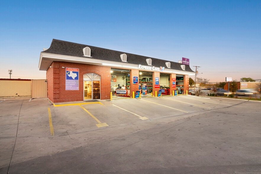 3022 S Cooper St, Arlington, TX for sale - Building Photo - Image 2 of 17