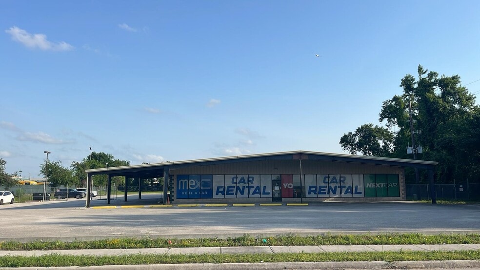 3200 Greens Rd, Houston, TX for lease - Building Photo - Image 2 of 8