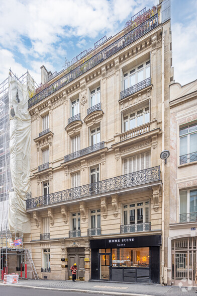 Rue D'Amsterdam, Paris for sale - Primary Photo - Image 1 of 3