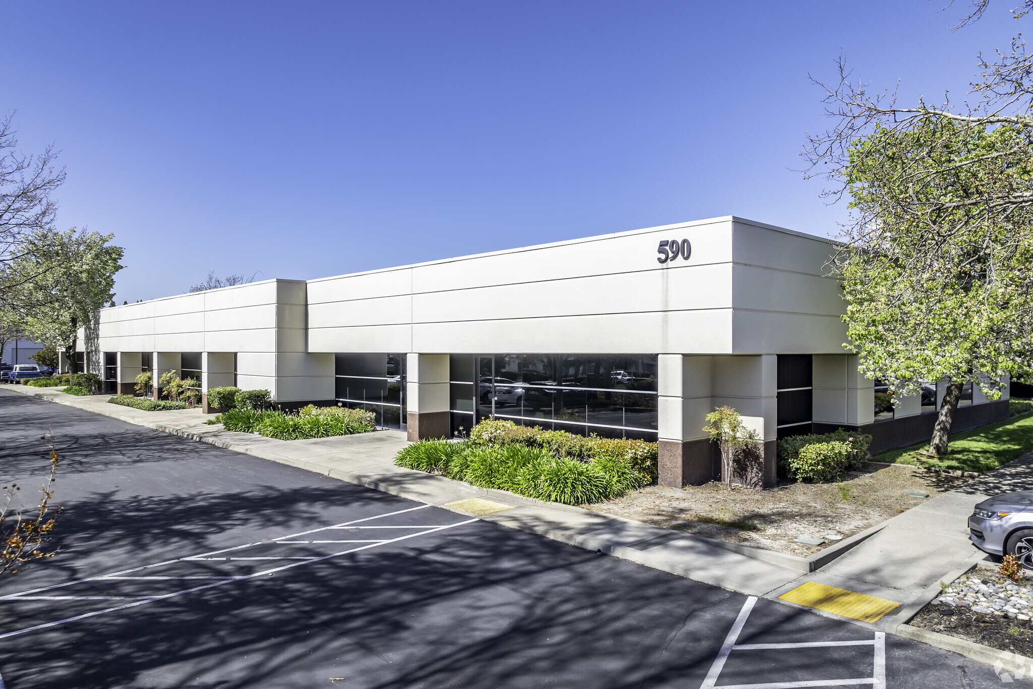 590 Menlo Dr, Rocklin, CA for lease Primary Photo- Image 1 of 8