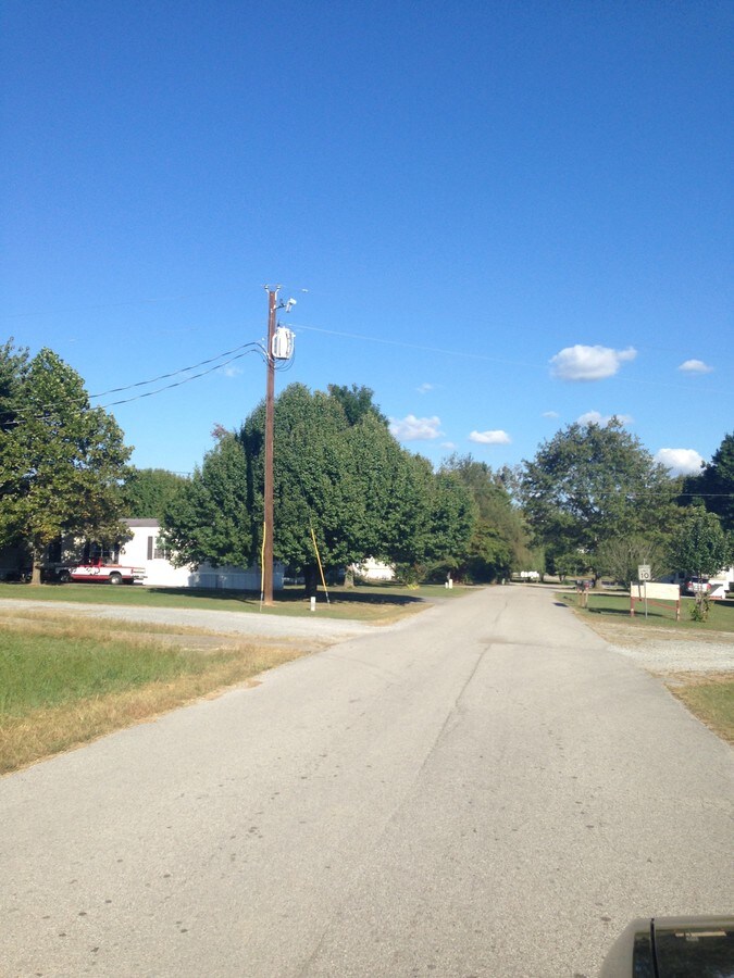 8 Breezy Ln, Fayetteville, TN 37334