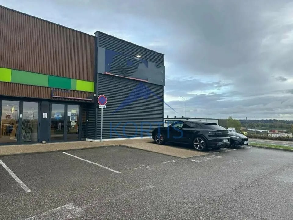 Retail in Anse for lease Building Photo- Image 1 of 2