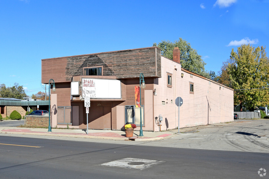 219 S Main St, Almont, MI for sale - Building Photo - Image 1 of 1