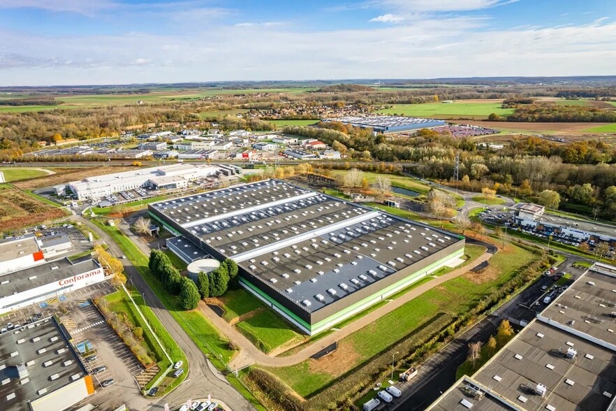 Industrial in Allonne for lease - Building Photo - Image 1 of 4