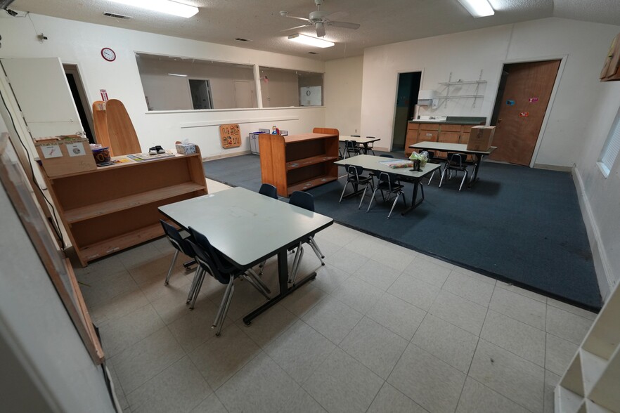 1125 Roberts Cut Off Rd, River Oaks, TX for sale - Interior Photo - Image 3 of 13