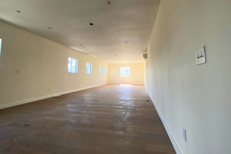 2071 W Washington Blvd, Los Angeles, CA for lease Interior Photo- Image 1 of 5