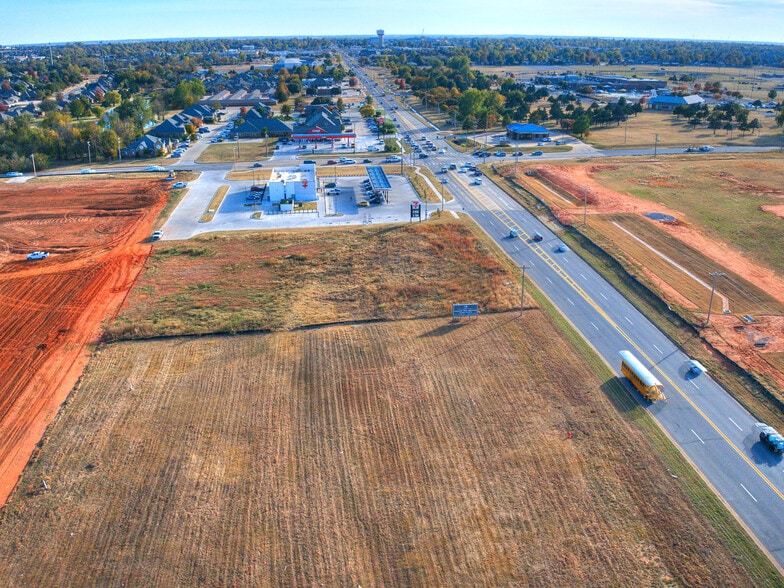 5700 Mustang rd, Mustang, OK for sale - Primary Photo - Image 1 of 16