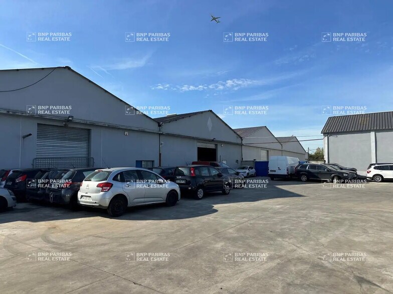 Flex in Villeneuve-le-Roi for lease - Building Photo - Image 2 of 10