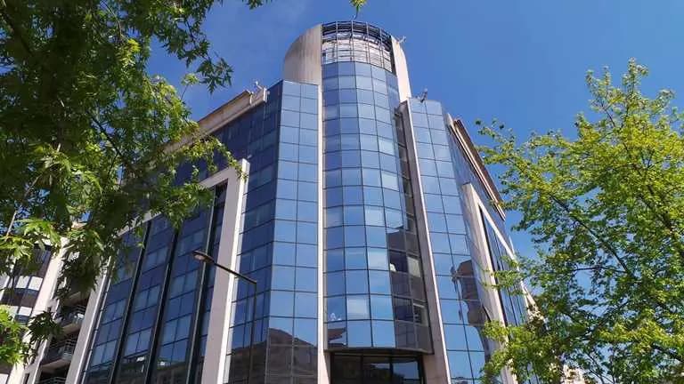 Office in Boulogne-Billancourt for lease - Building Photo - Image 1 of 9