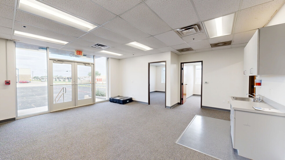1810 Kelly Blvd, Carrollton, TX for lease - Matterport 3D Scan - Image 2 of 21