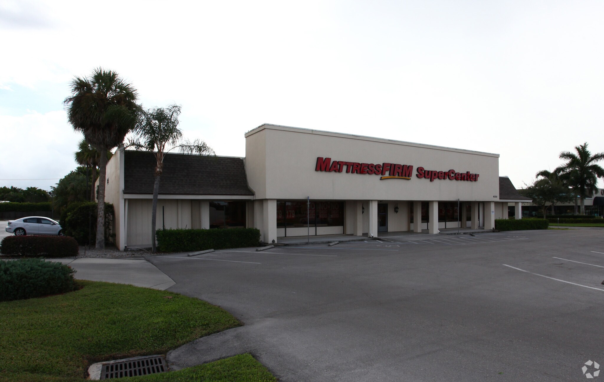 4300 Tamiami Trl N, Naples, FL for sale Primary Photo- Image 1 of 1