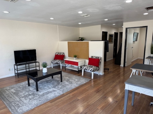 27301-27319 Valley Center Rd, Valley Center, CA for lease Interior Photo- Image 1 of 4