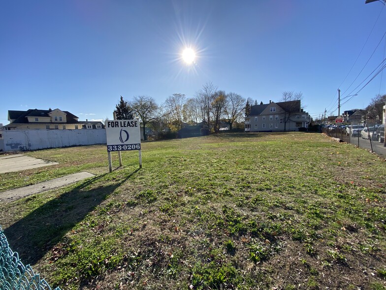 2735 Main St, Bridgeport, CT for lease - Building Photo - Image 3 of 3