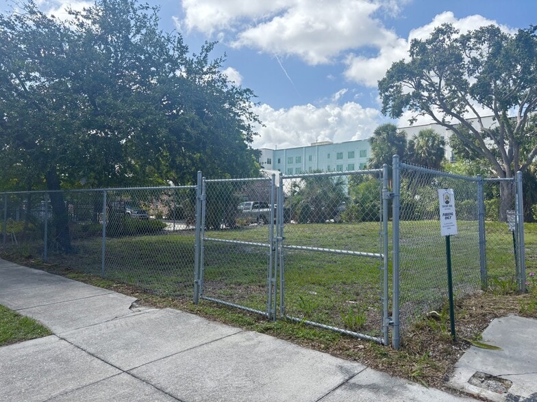 1420 5th St, Sarasota, FL for sale - Building Photo - Image 2 of 9