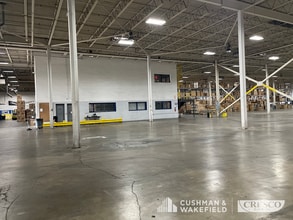 9450 Allen Dr, Valley View, OH for lease Building Photo- Image 2 of 9