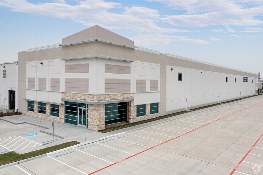 10611 Red Bluff Rd, Pasadena, TX for sale - Primary Photo - Image 1 of 1