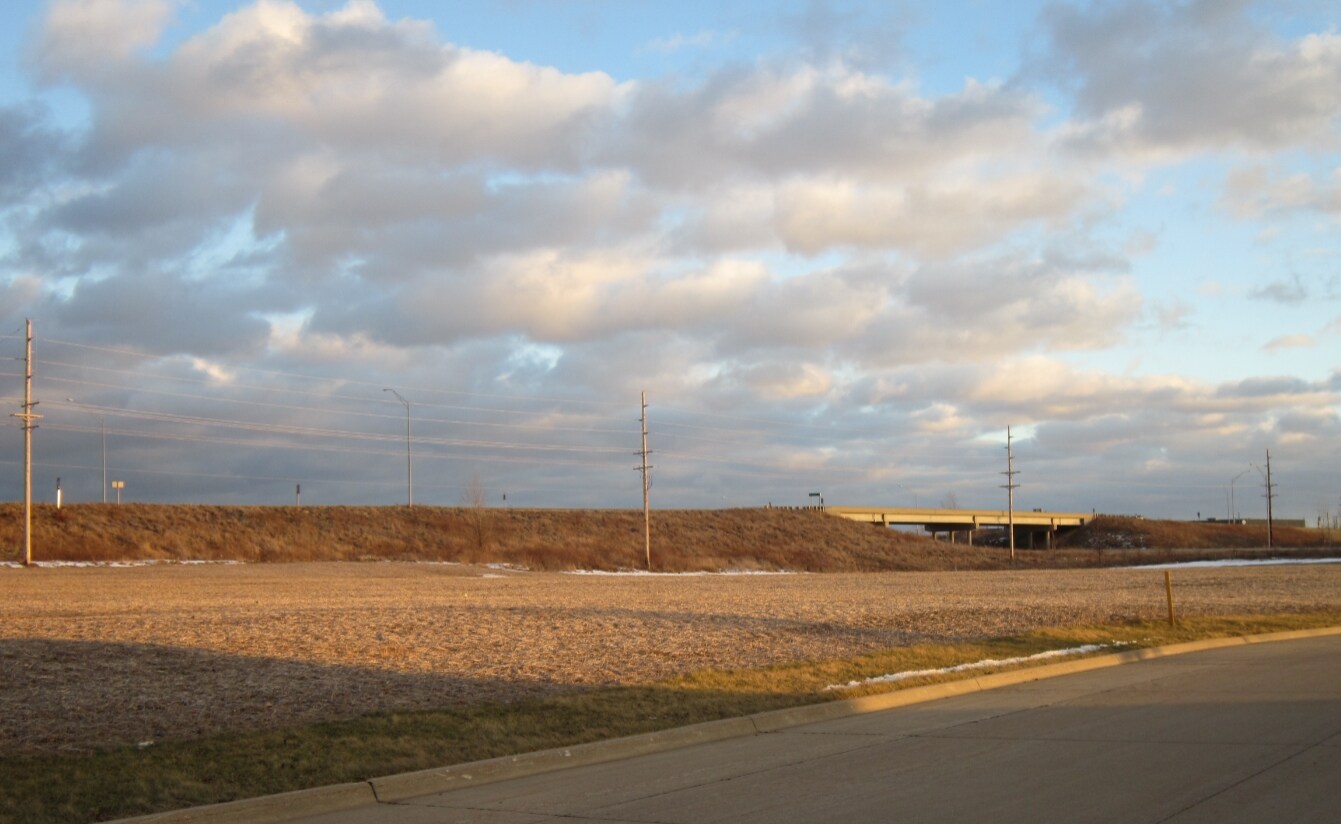 Narin Dr, Maquoketa, IA for sale Primary Photo- Image 1 of 3