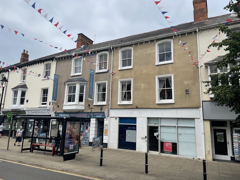 3-5 The Parade, Minehead for sale - Building Photo - Image 3 of 5