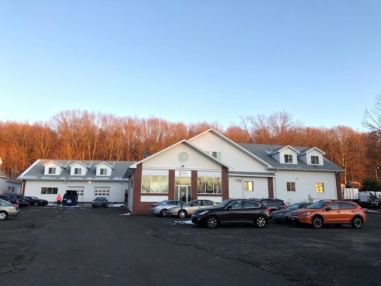 1262 Old Colony Rd, Wallingford, CT 06492
