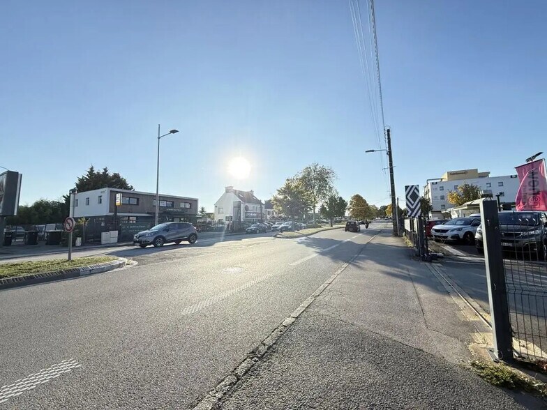 Retail in Vannes for lease - Aerial - Image 3 of 3