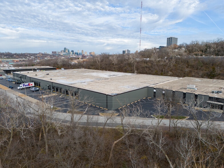 3155-3175 Terrace St, Kansas City, MO for lease - Building Photo - Image 1 of 28