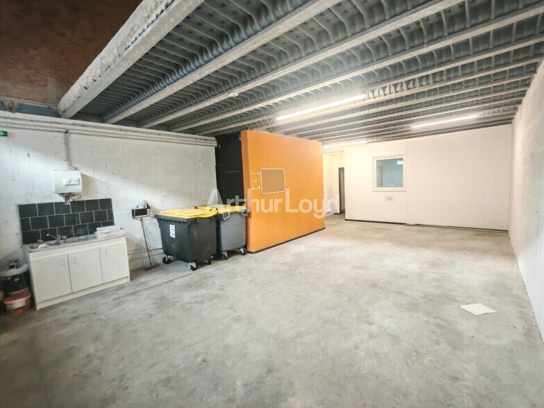 Industrial in Reims for lease - Interior Photo - Image 2 of 7
