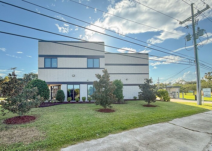 805 Robin St and 406 Airline Highway, Laplace, LA for lease Building Photo- Image 1 of 7