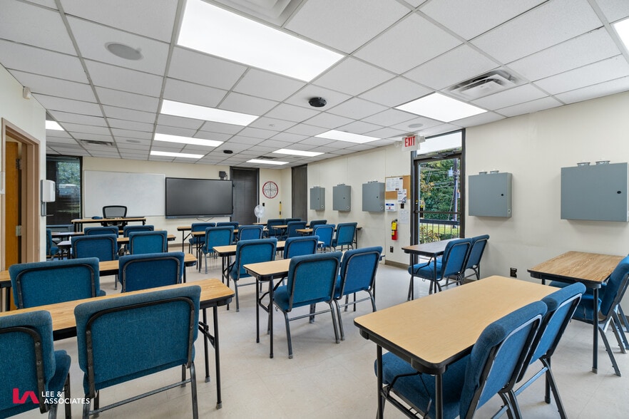 4500 Winters Chapel Rd, Atlanta, GA for sale - Building Photo - Image 2 of 10