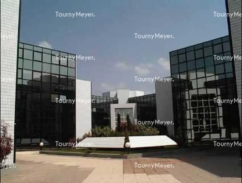 Office in Blagnac for lease - Building Photo - Image 1 of 3