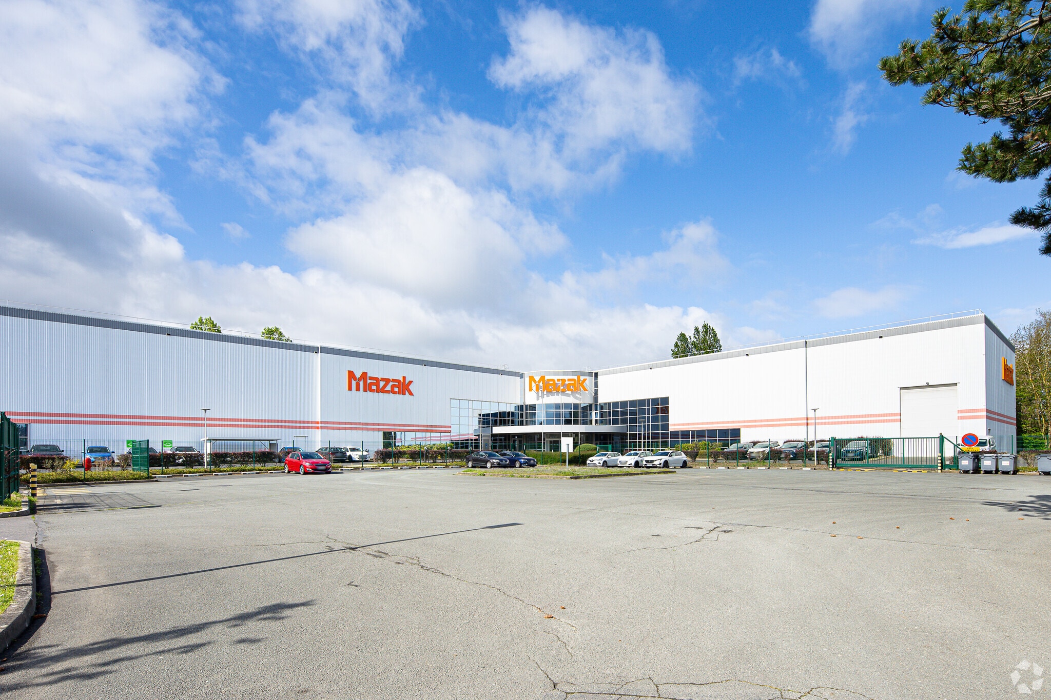 Industrial in Villejust for lease Primary Photo- Image 1 of 3