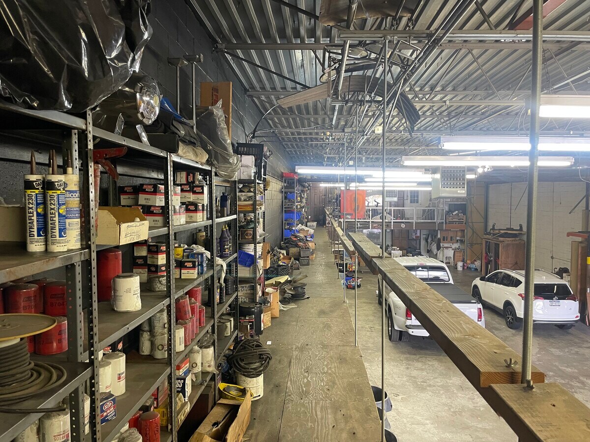 1637 Sycamore Ave, Bohemia, NY 11716