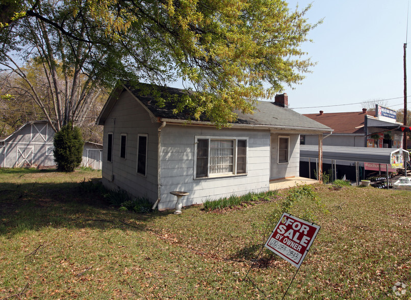 210 E Trade St, Dallas, NC for sale - Primary Photo - Image 1 of 2