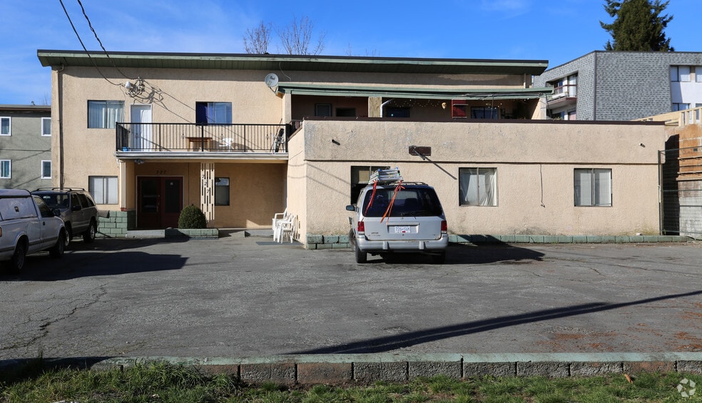 727 Fourth Ave, New Westminster, BC for sale - Primary Photo - Image 1 of 3