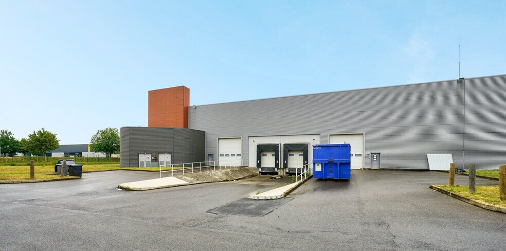 Flex in Lieusaint for lease - Building Photo - Image 3 of 7