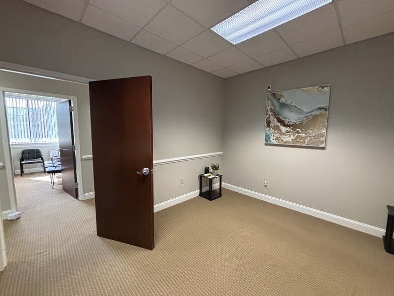 1330 E Arlington Blvd, Greenville, NC for sale - Building Photo - Image 3 of 10