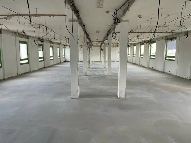 Office in Marseille for lease - Interior Photo - Image 3 of 3