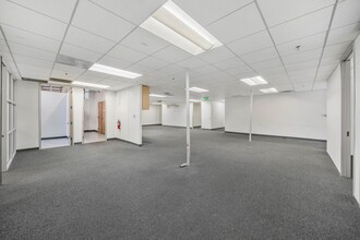 5800-5860 Hannum Ave, Los Angeles, CA for lease Building Photo- Image 2 of 5