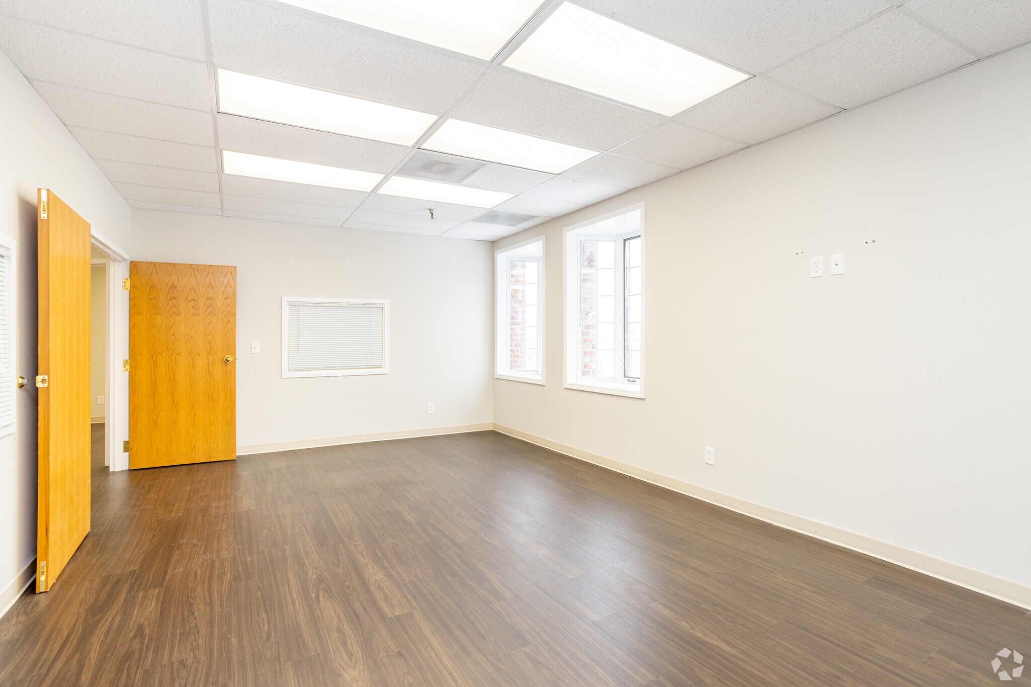 13304 W Center Rd, Omaha, NE for lease Interior Photo- Image 1 of 1