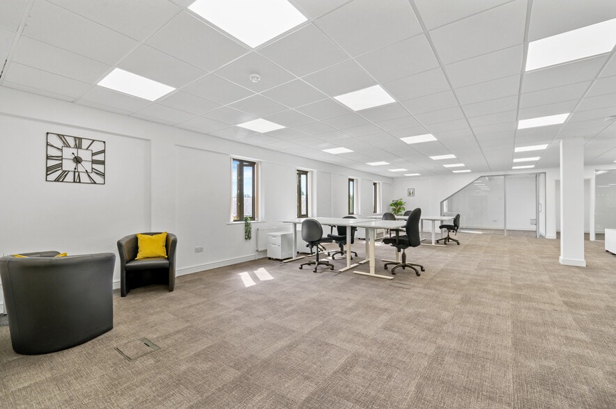 Tetbury Rd, Cirencester for lease - Building Photo - Image 1 of 19