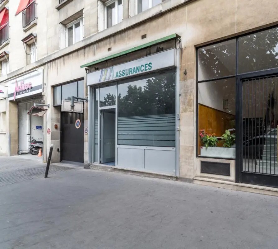 Retail in Paris for lease Building Photo- Image 1 of 7