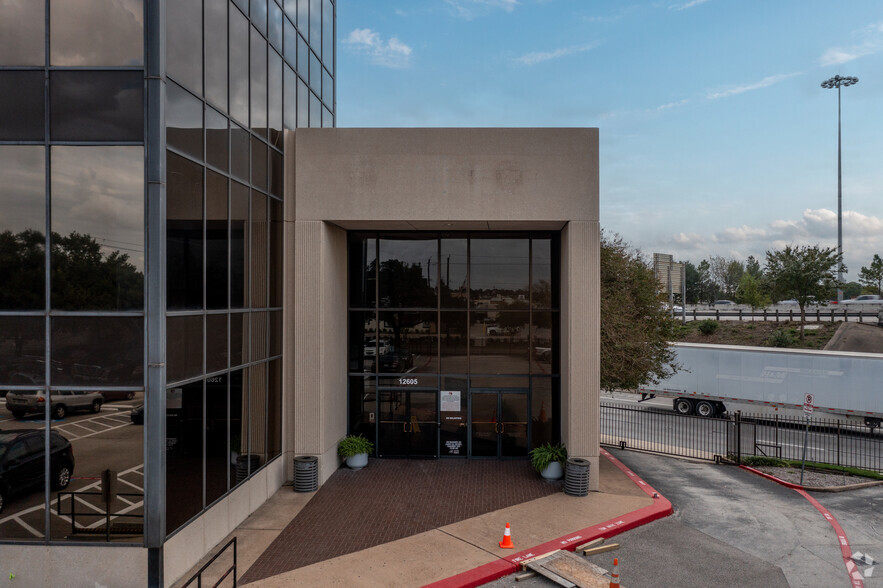 12605 East Fwy, Houston, TX for lease - Building Photo - Image 3 of 18