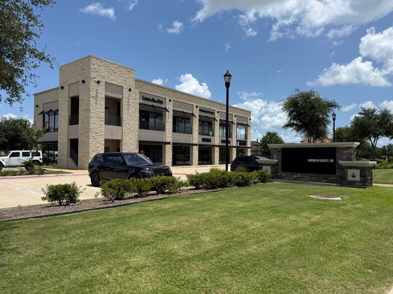 18806 Noble Seven Ln, Sugar Land, TX for lease - Building Photo - Image 2 of 14