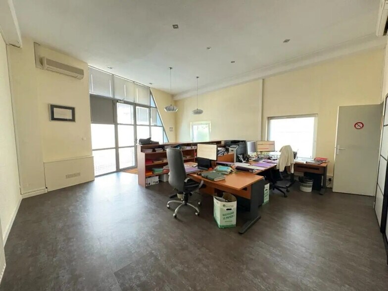 Office in Roanne for lease - Interior Photo - Image 1 of 4