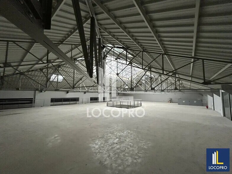 Retail in Cannes for sale - Interior Photo - Image 2 of 4