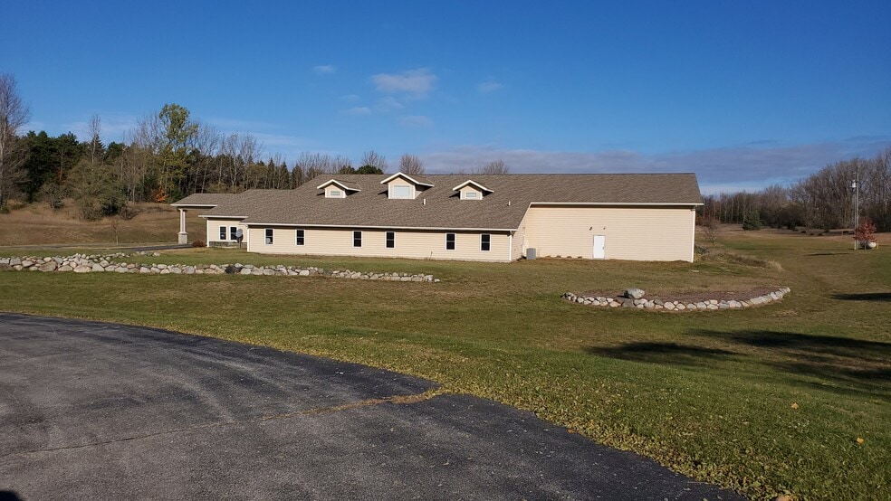 6563 E Harrys Rd, Traverse City, MI for sale - Primary Photo - Image 1 of 1