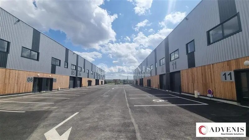 Flex in Wattrelos for lease - Building Photo - Image 1 of 9